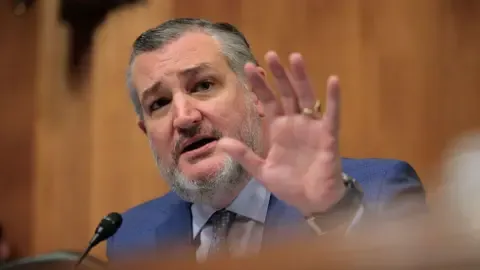 Lawmaker Cruz Likens American Media Regulator to ‘Mafioso’ on Kimmel’s Program